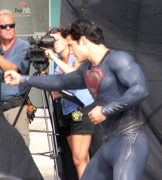 Illustration for article titled New Superman set pics show off Clark Kent's blue alien bulge